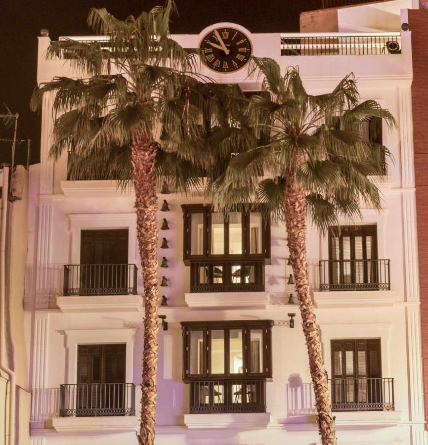 The Clock House Luxury Urban Suites Малага Номер фото